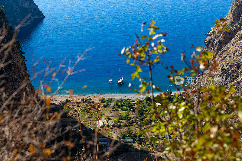 蝴蝶谷，Fethiye, Oludeniz, Mugla，土耳其。利西亚人的方式。夏季和假期概念。(Kelebekler Vadisi)